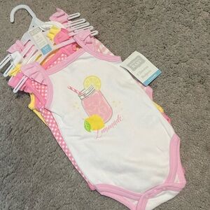 NWT Infant 5 Pack of Sleeveless Bodysuits 0-3 Months